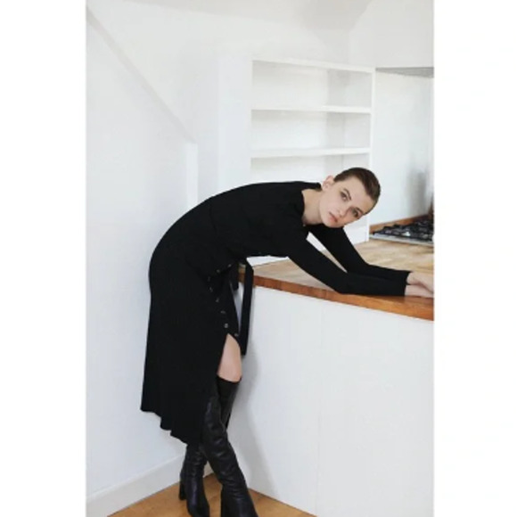 Zara Dresses & Skirts - Zara Black Ribbed Knit Button Front Midi Pocket Dress